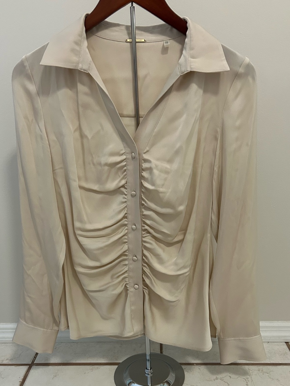 Elie Tahari Cream Ruched Button-Front Blouse